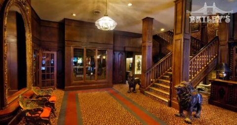 Bar Winnipeg - About Us - Bailey's Restaurant & Lounge